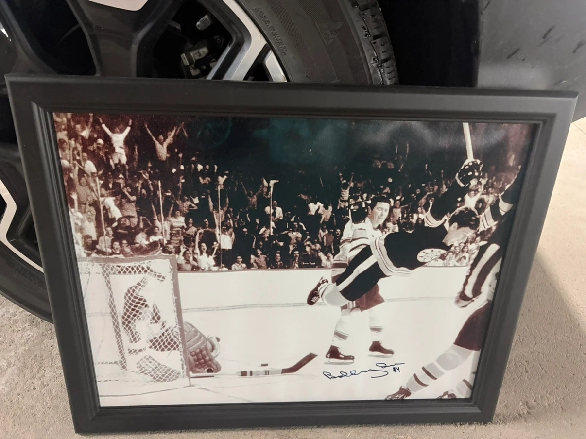 Framed Autographed Taylor Hall Edmonton Oilers Photo - photo 2