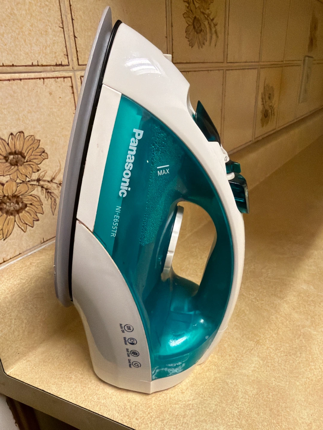 Panasonic NI-655STR Steam Iron - photo 2