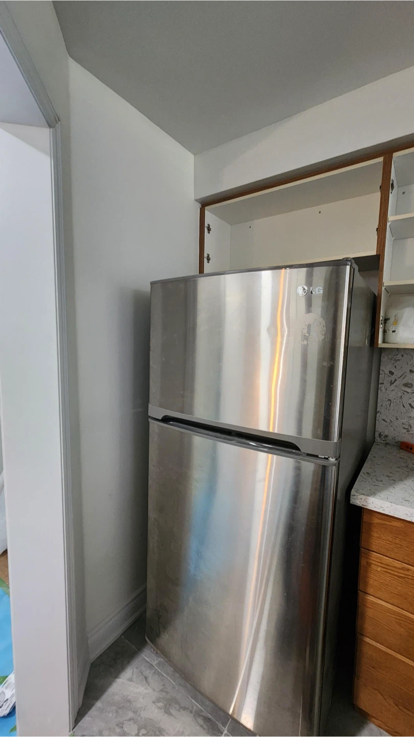 LG 30 Inch 19 cu.ft. Top Freezer Refrigerator - photo 4