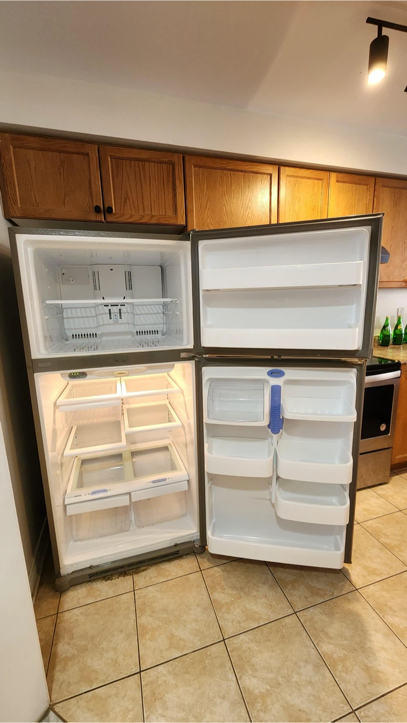 LG 30 Inch 19 cu.ft. Top Freezer Refrigerator - photo 2