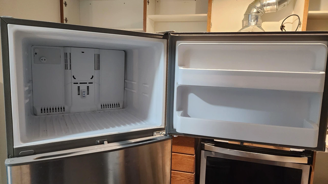LG 30 Inch 19 cu.ft. Top Freezer Refrigerator - photo 5
