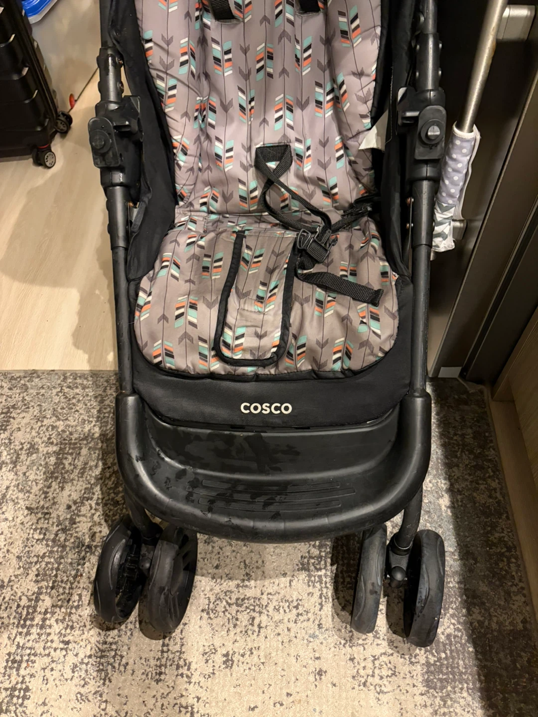 Cosco Lift & Stroll Lightweight Stroller - Excellent Condition - photo 2