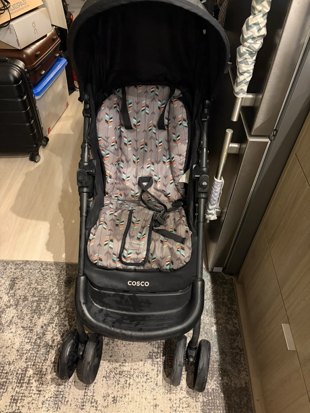 Cosco Lift & Stroll Lightweight Stroller - Excellent Condition