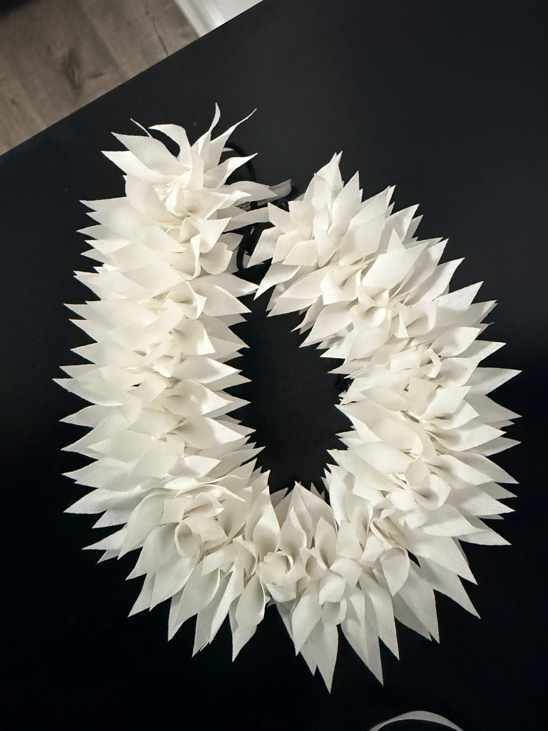 White Fabric Lei - photo 2