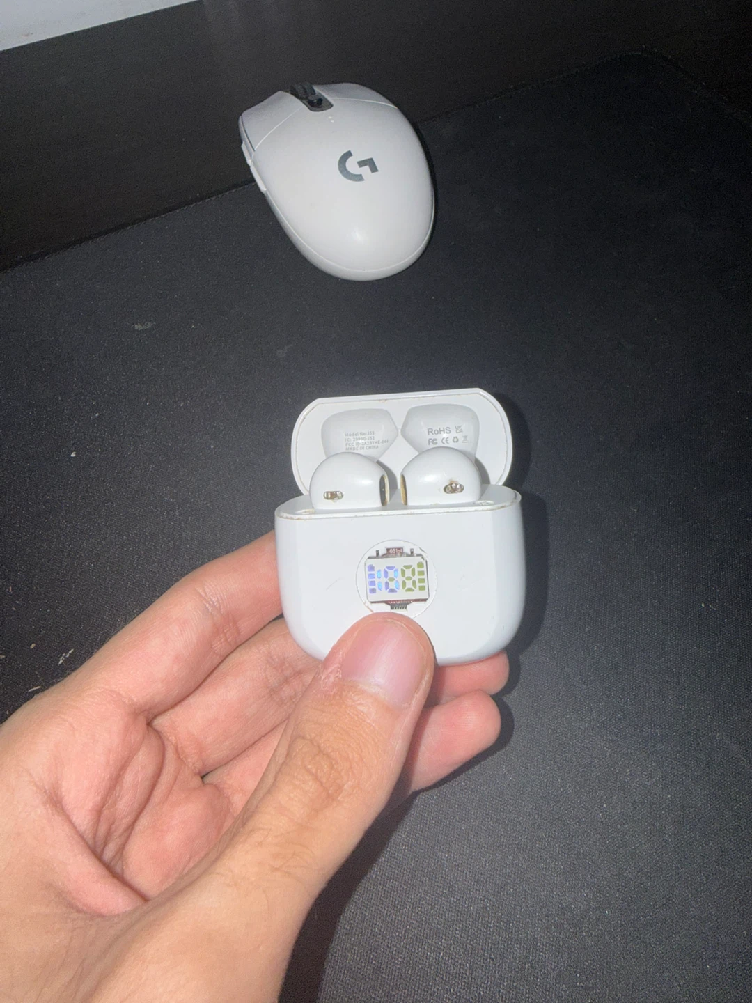 White Wireless Earbuds with Charging Case - photo 2