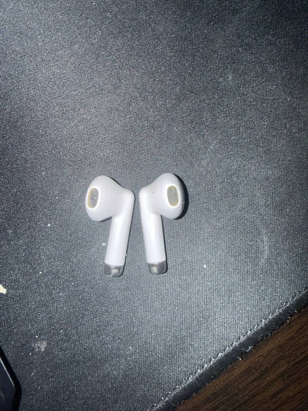 White Wireless Earbuds with Charging Case - photo 4