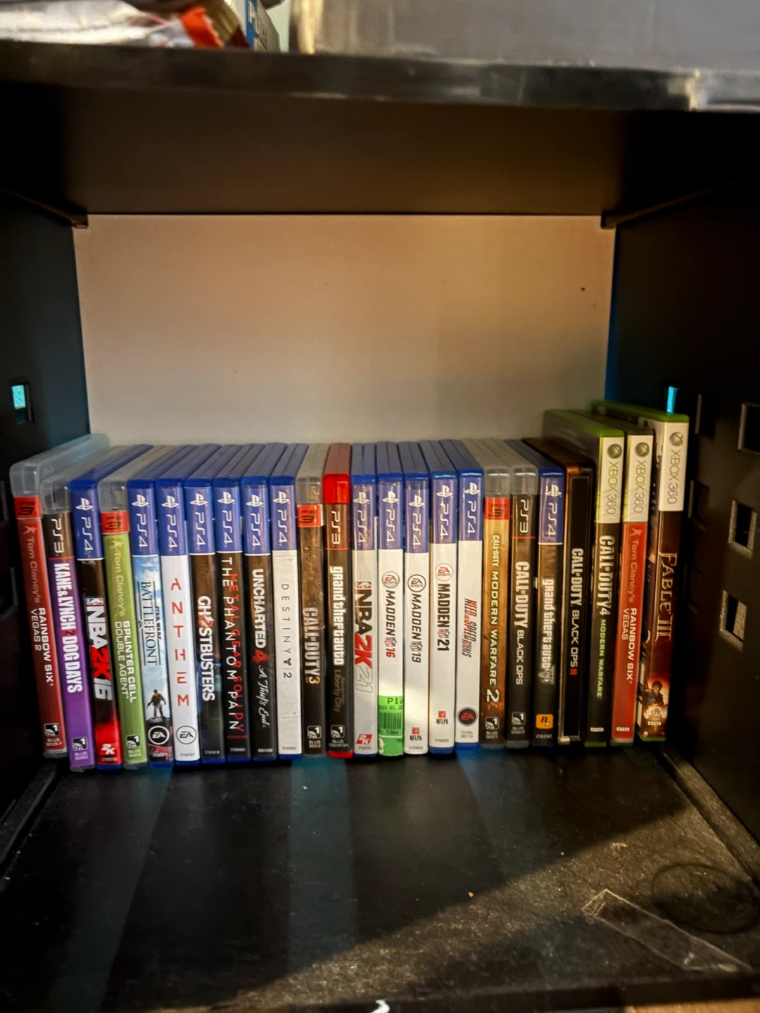 PS4 1TB Slim w/ 2 Controllers + Games - photo 2