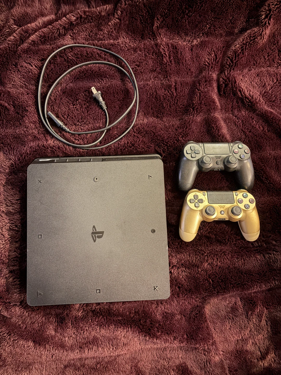 PS4 1TB Slim w/ 2 Controllers + Games - photo 3