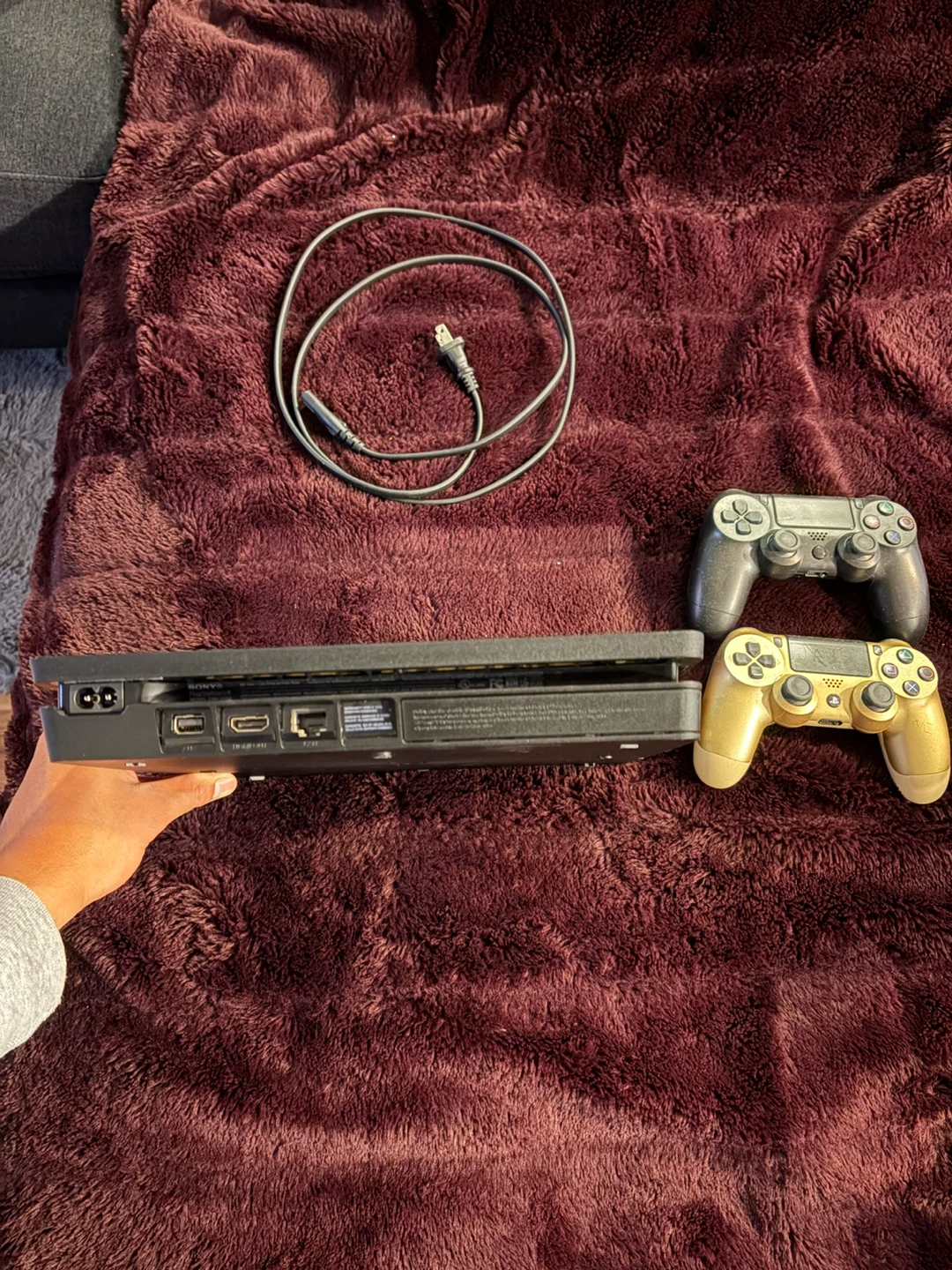 PS4 1TB Slim w/ 2 Controllers + Games - photo 4