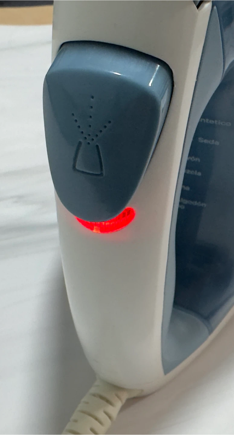Black+Decker Steam Iron - photo 4