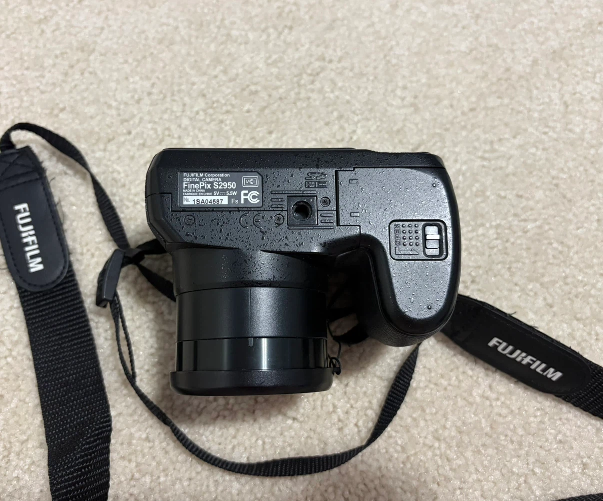 FujiFilm digital camera FinePix S2950 - photo 4