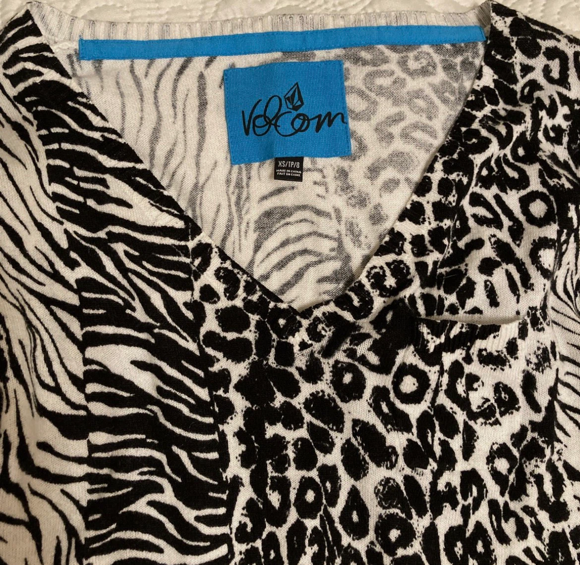 Volcom Mixed Animal Print V-Neck Sweater - photo 2