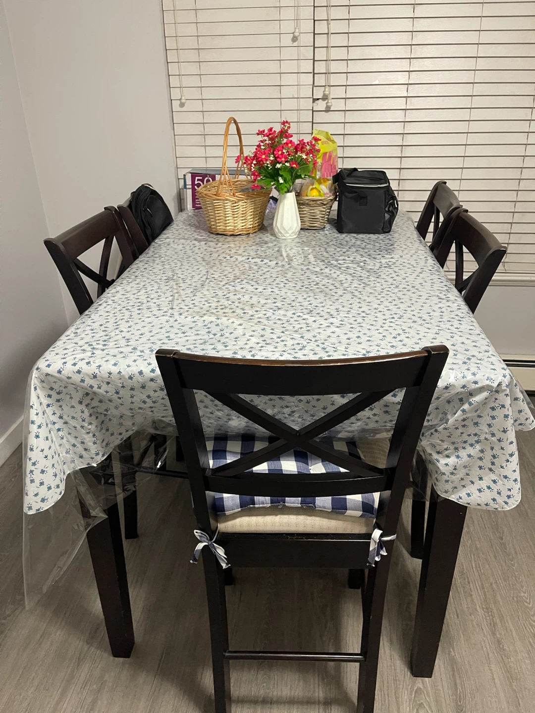 Dining chairs with 5 chairs