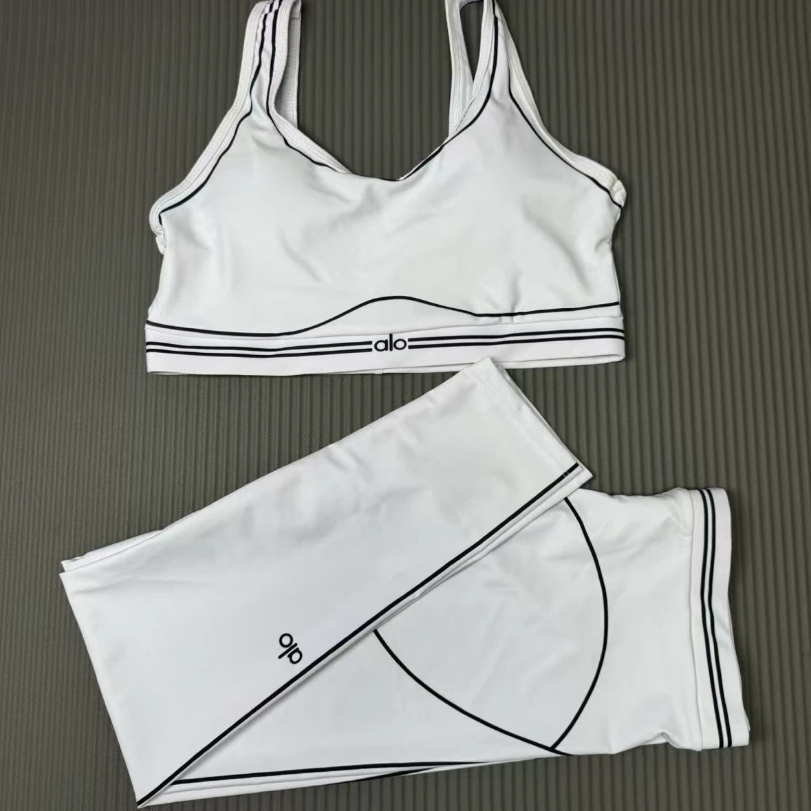 Alo women heart throb set