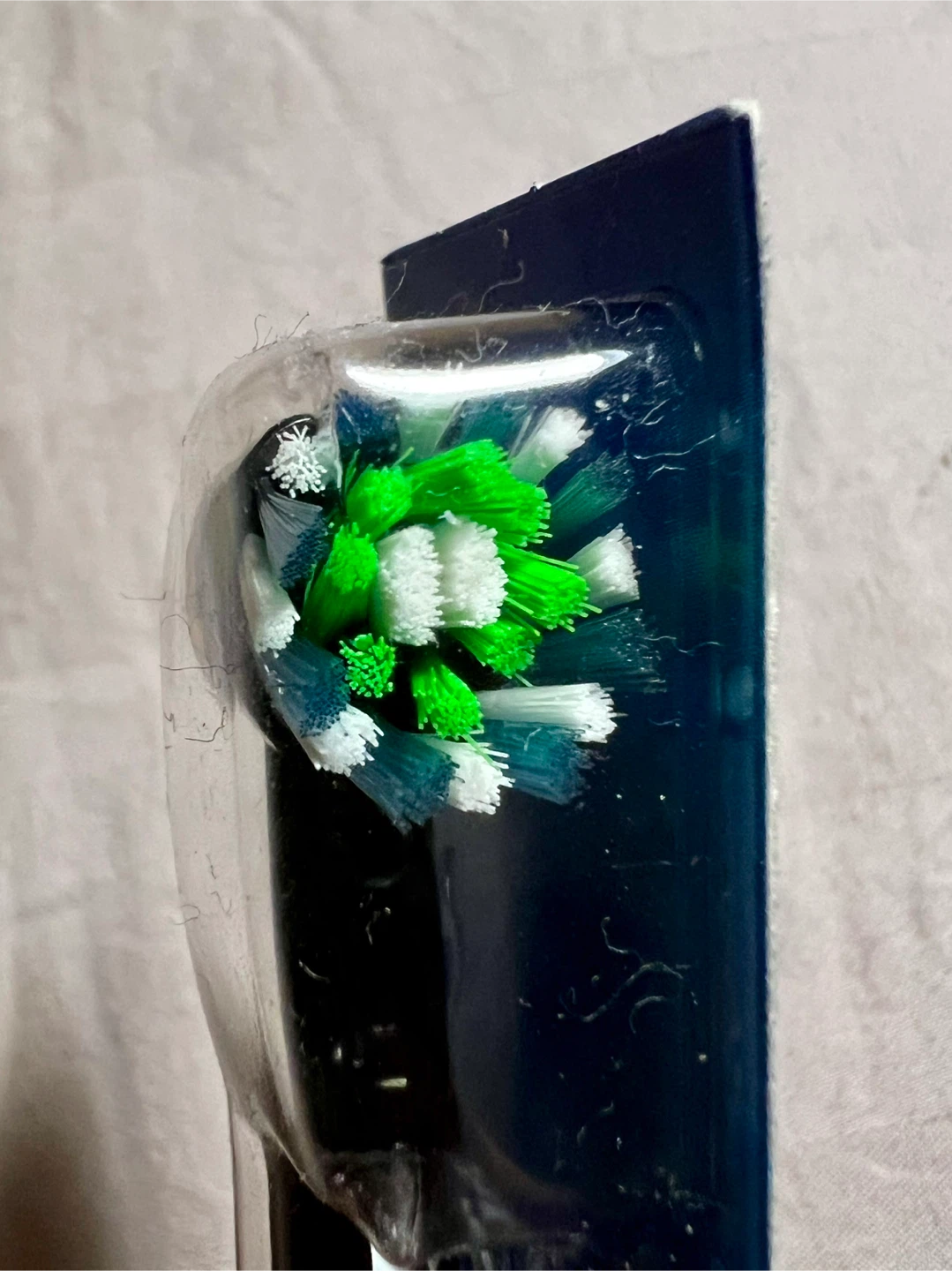 4 Oral-B Toothbrush Replacement Heads - photo 4