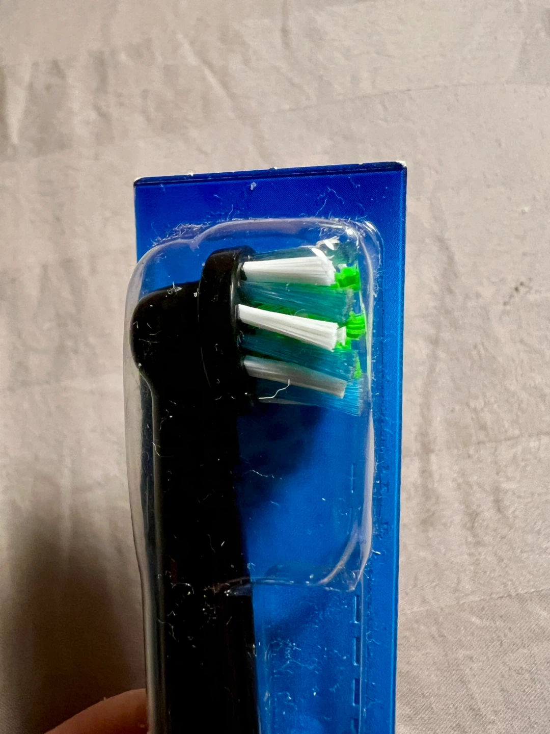 4 Oral-B Toothbrush Replacement Heads - photo 5