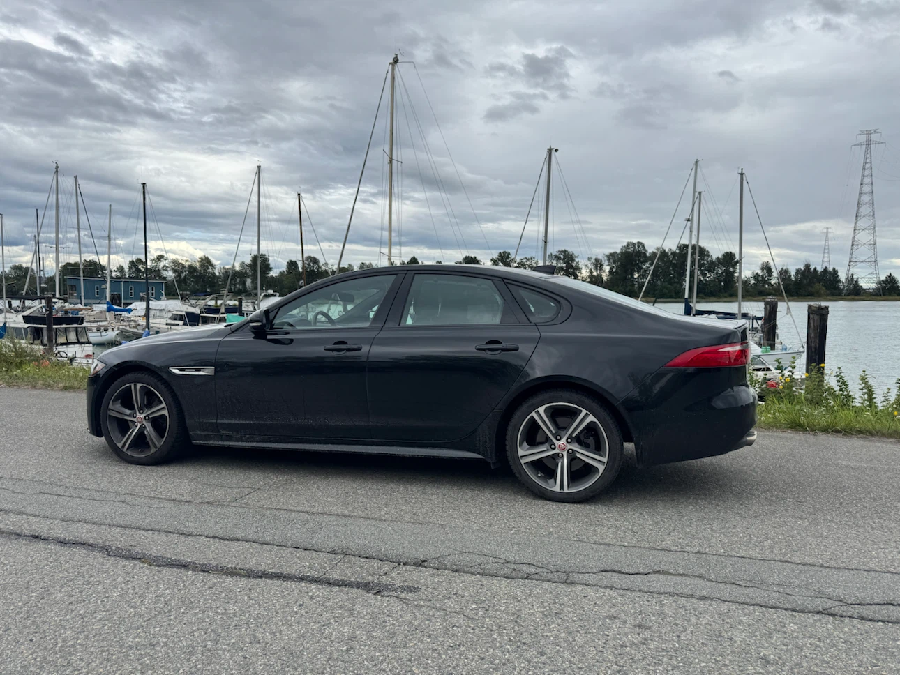 2017 Black Jaguar XF Rsport AWD - photo 3