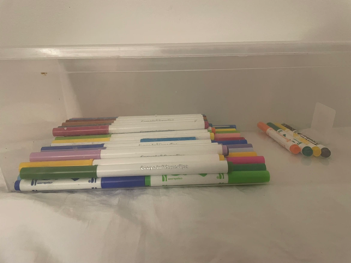 Crayola Super Tips Markers with Storage Bin - photo 2