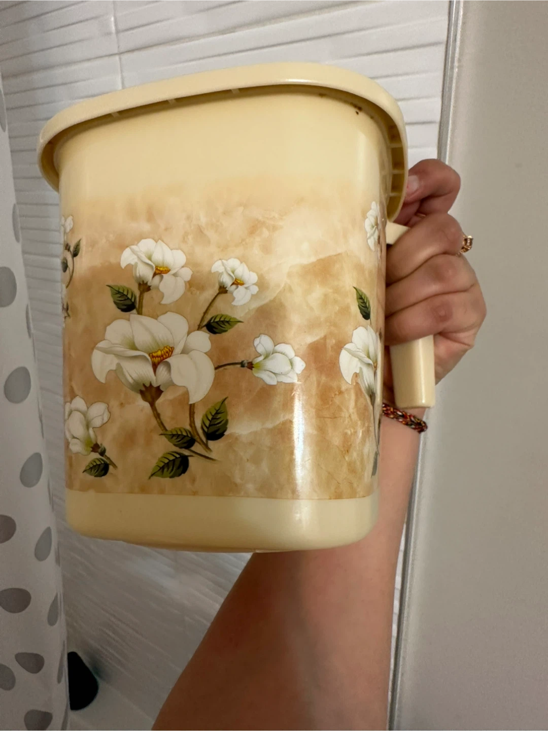 Read bathtub and  bathmug - photo 5