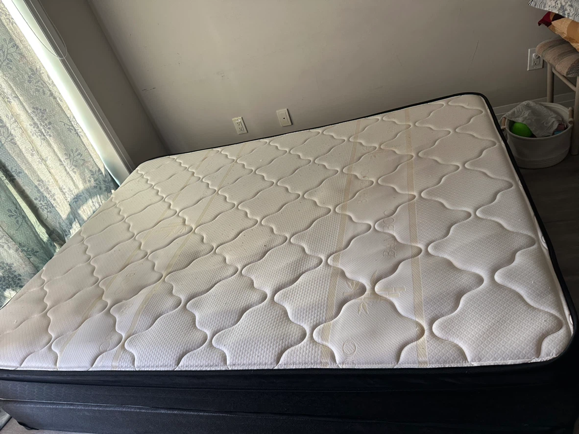 Queen size mattress and box spring