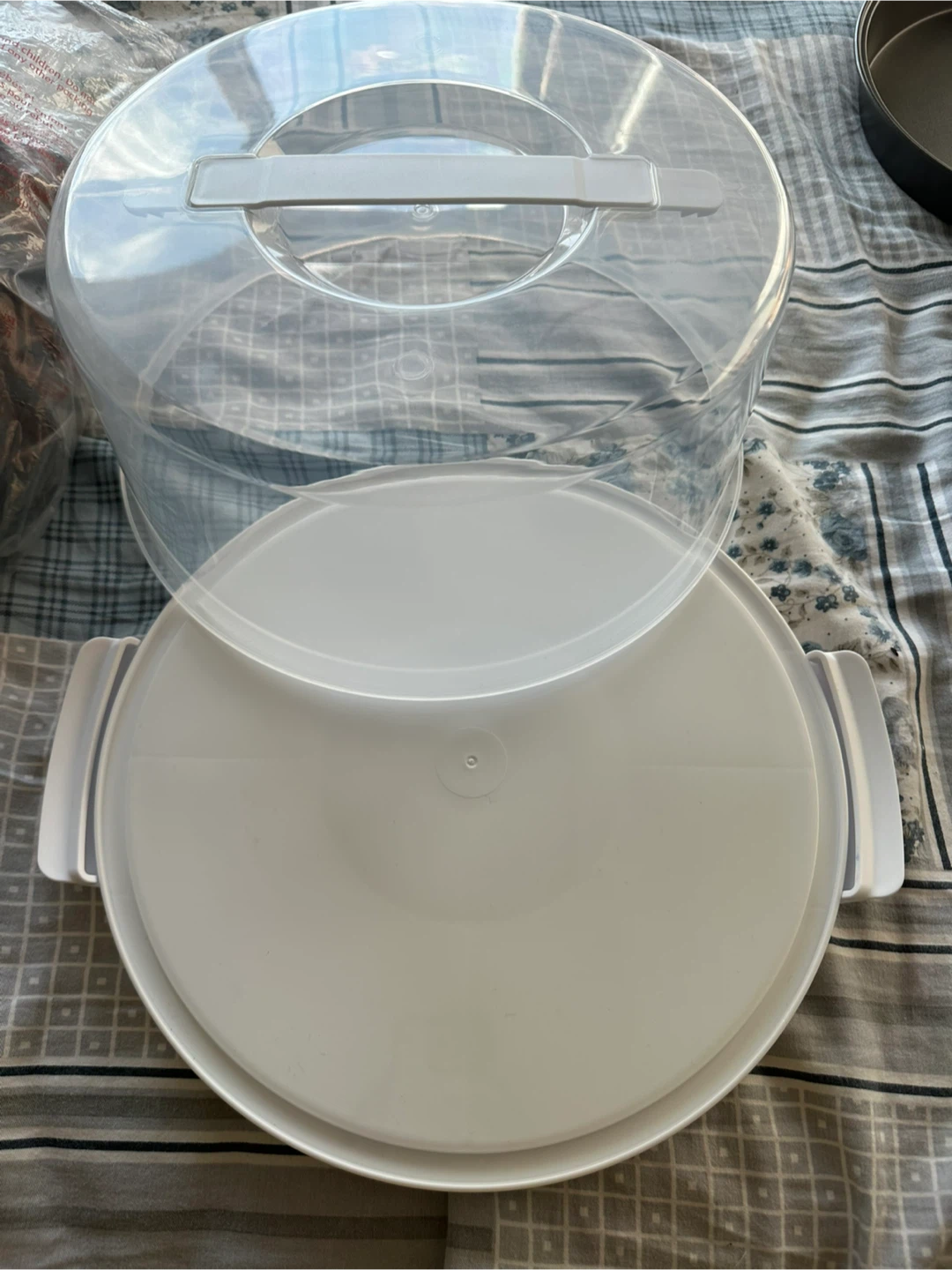 Clear Plastic Cake Carrier with Handle - photo 4