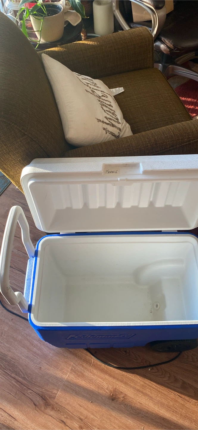 40 Qt. Coleman Rolling Cooler with wheels - photo 2