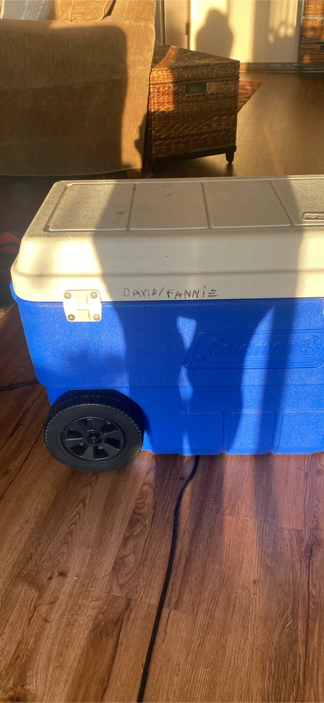 40 Qt. Coleman Rolling Cooler with wheels - photo 3