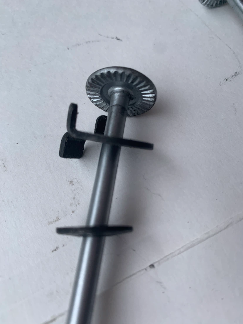 Pair of Metal Screws with Washers - photo 2