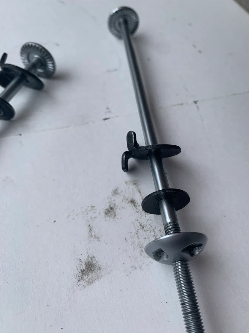 Pair of Metal Screws with Washers - photo 3