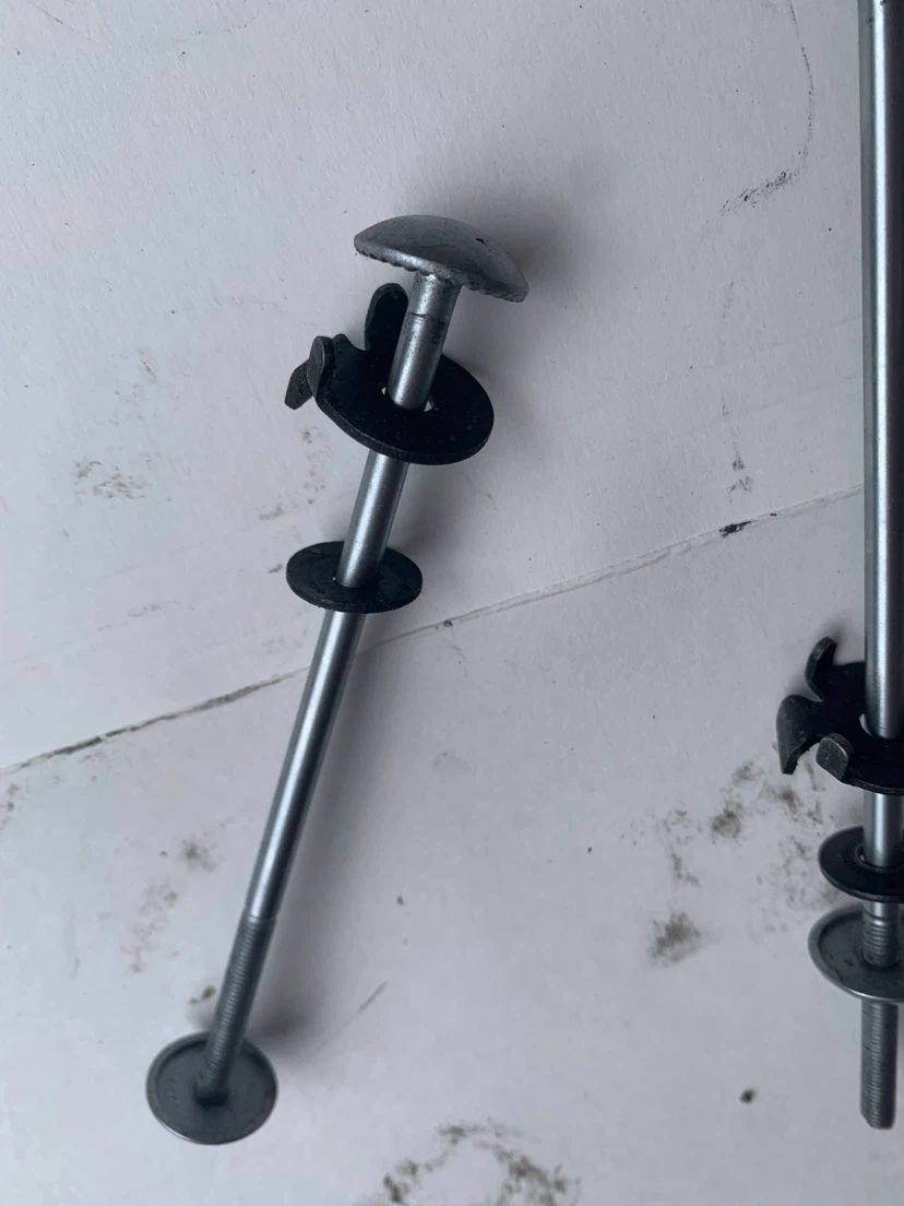 Pair of Metal Screws with Washers - photo 5