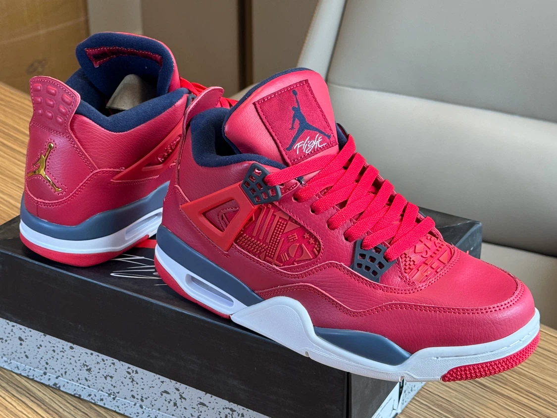 Jordan 4 Rouge et Bleu