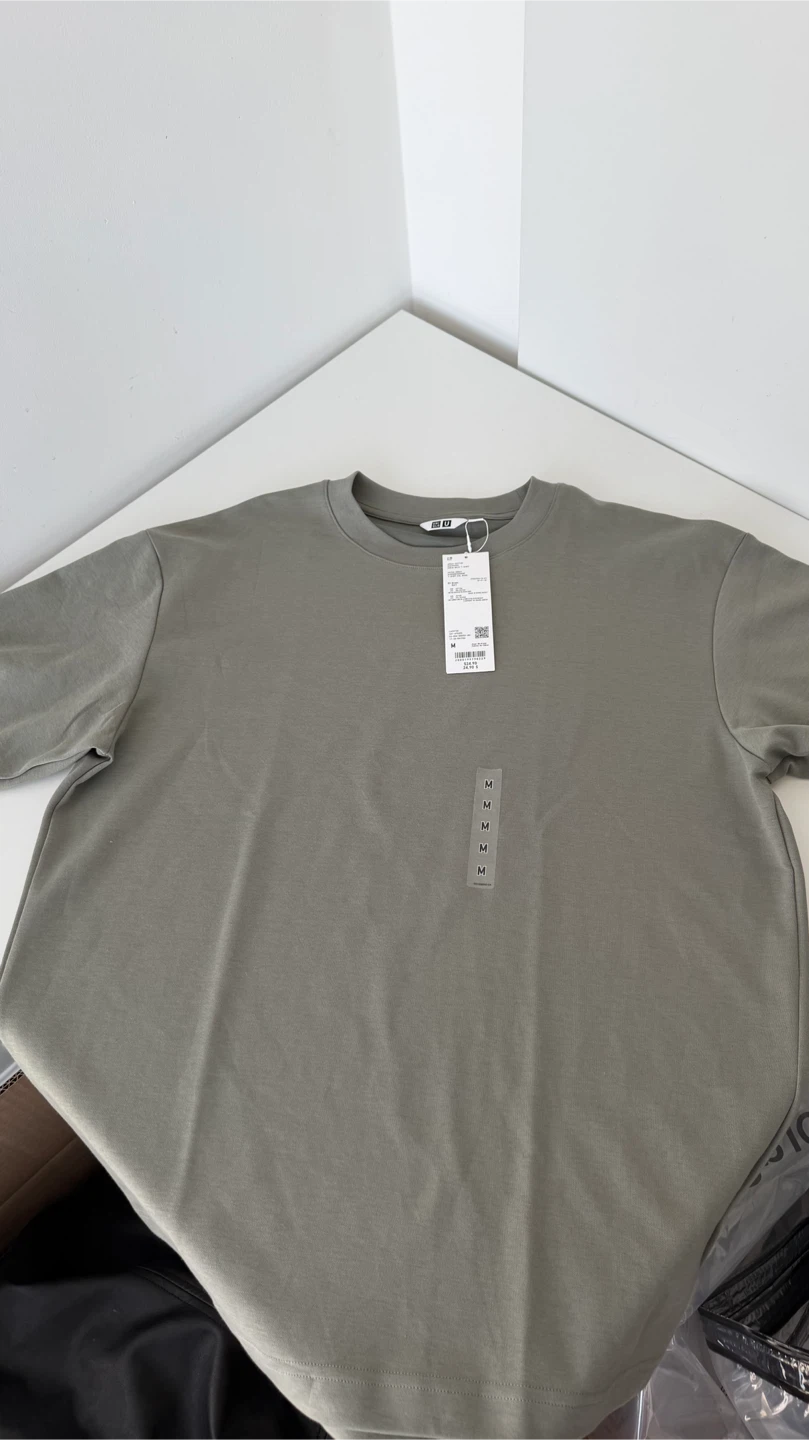 Uniqlo Crew Neck T-Shirt - Olive Green - Size M