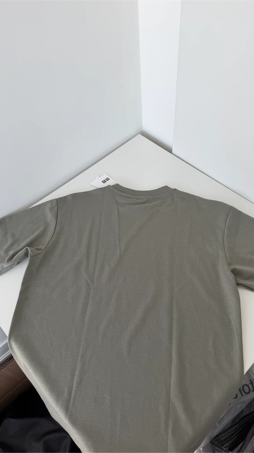 Uniqlo Crew Neck T-Shirt - Olive Green - Size M - photo 2