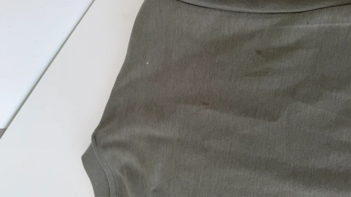 Uniqlo Crew Neck T-Shirt - Olive Green - Size M - photo 3