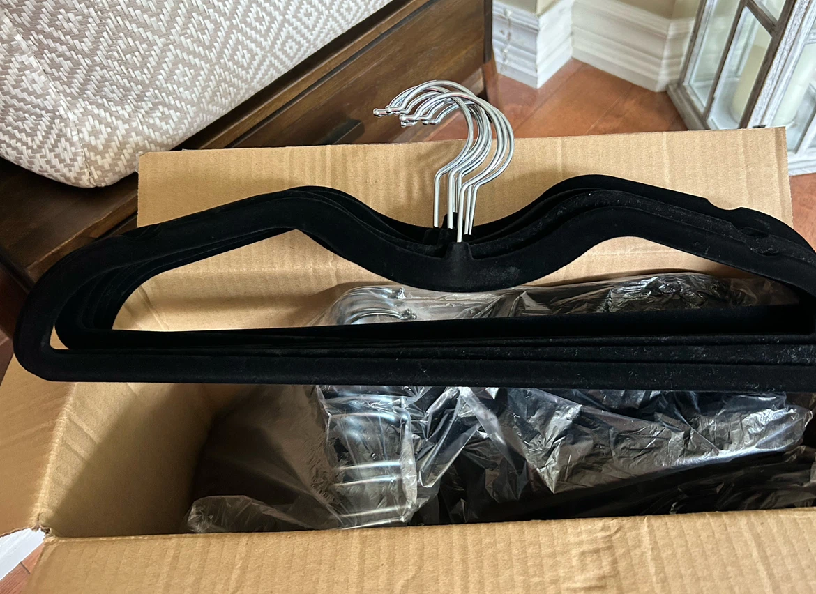 Set of Black Velvet Clothes Hangers - photo 2