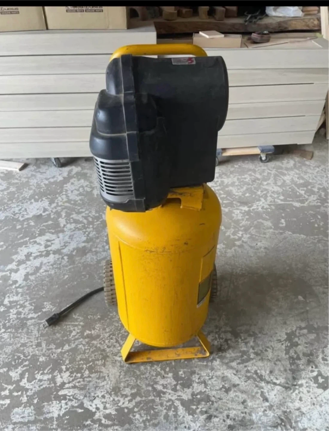 DeWalt 15 Gallon Air Compressor - photo 4