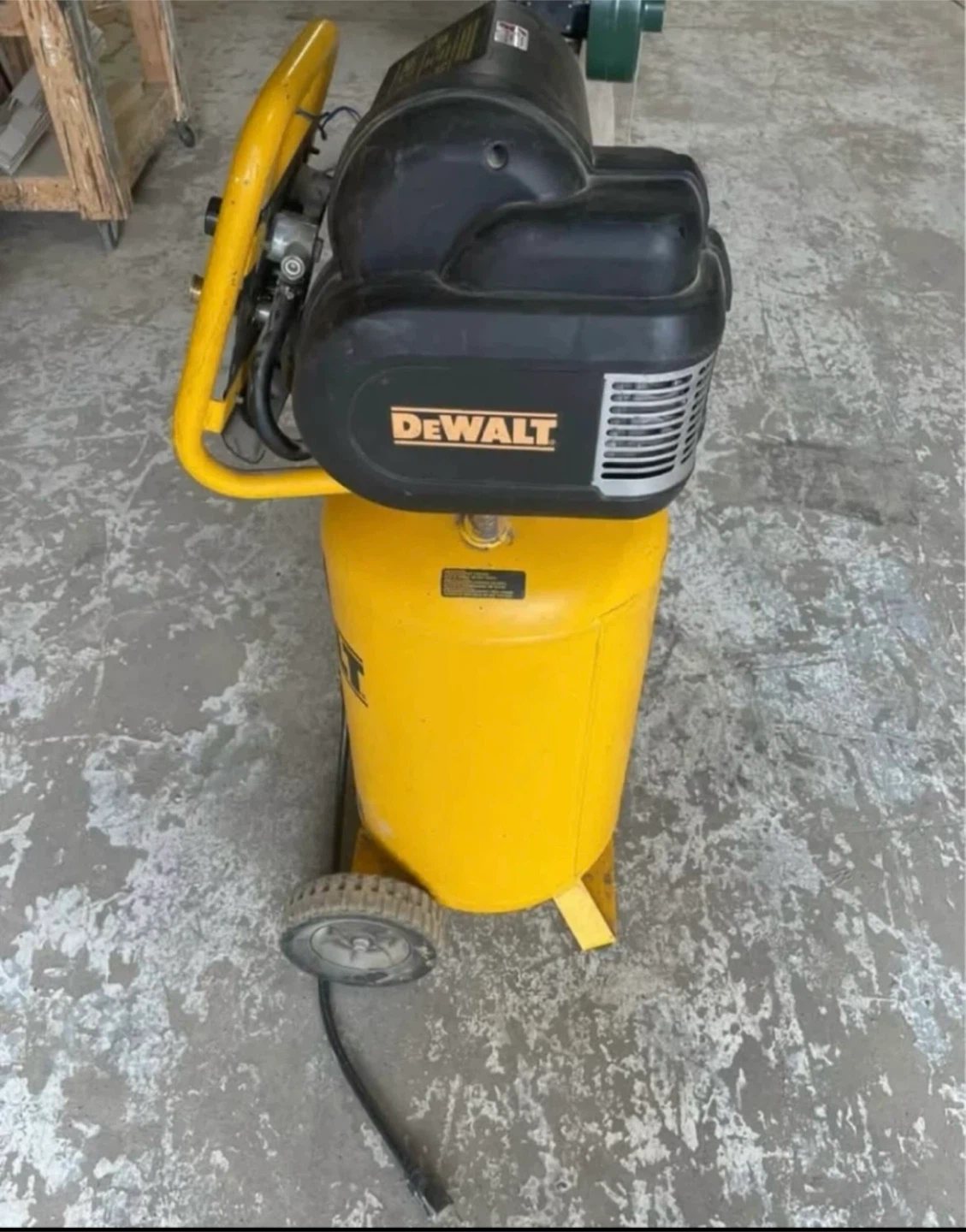 DeWalt 15 Gallon Air Compressor - photo 5