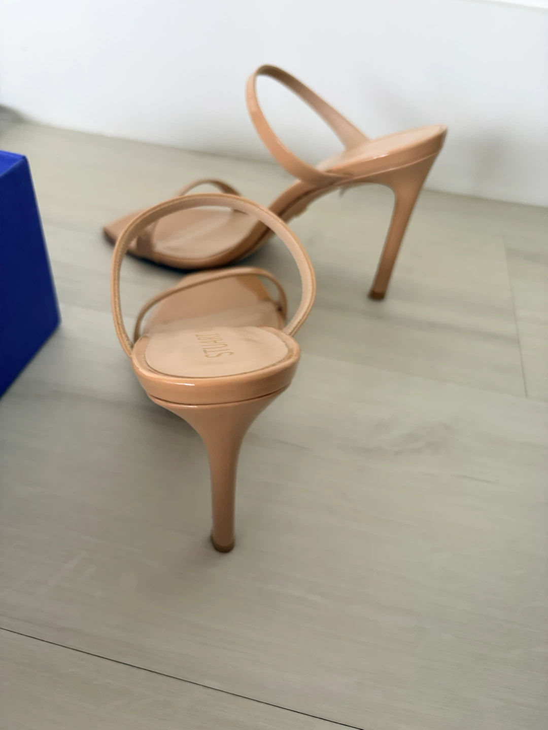 Stuart Weitzman Nude Patent Leather Heels size 8 - photo 3