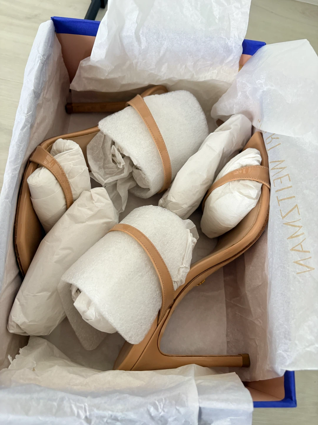 Stuart Weitzman Nude Patent Leather Heels size 8 - photo 5