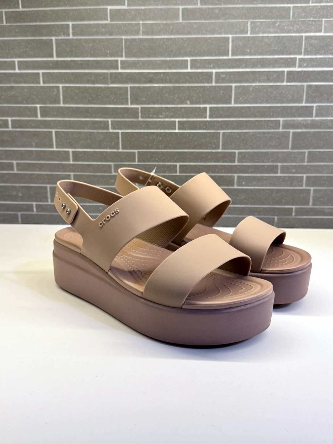 Crocs Women's Brooklyn Sandals | Truffle | Size 7 | NEW! - photo 2