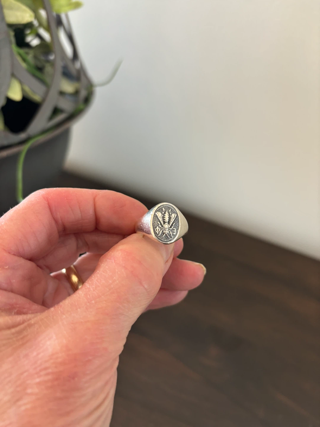 MENS  David Yurman Sterling Silver Bee Signet Ring - photo 2