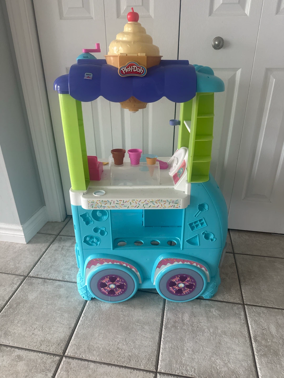 Play-Doh Sweet Shoppe Ice Cream Stand