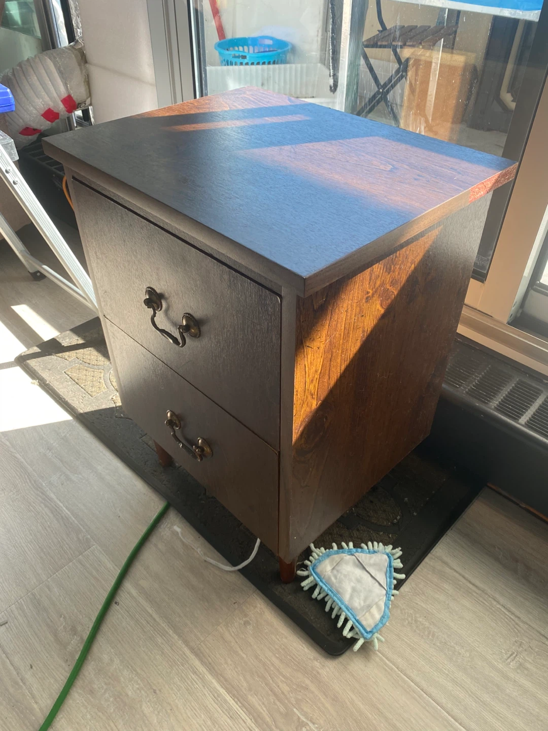Wooden 2-drawer nightstand