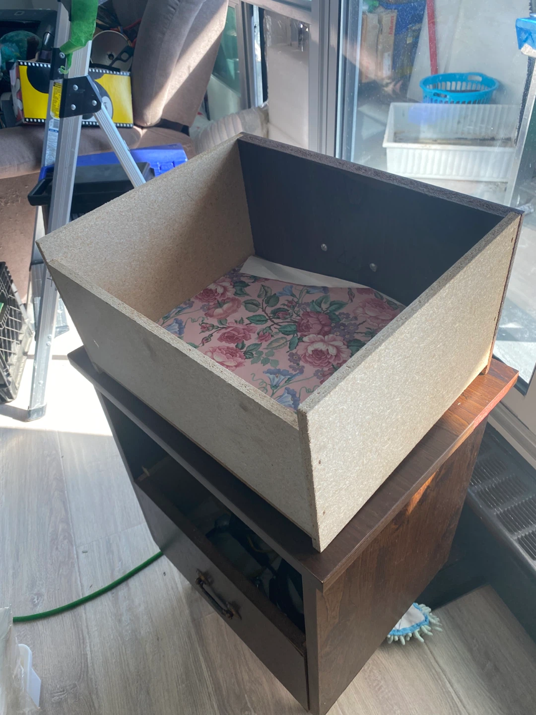 Wooden 2-drawer nightstand - photo 5