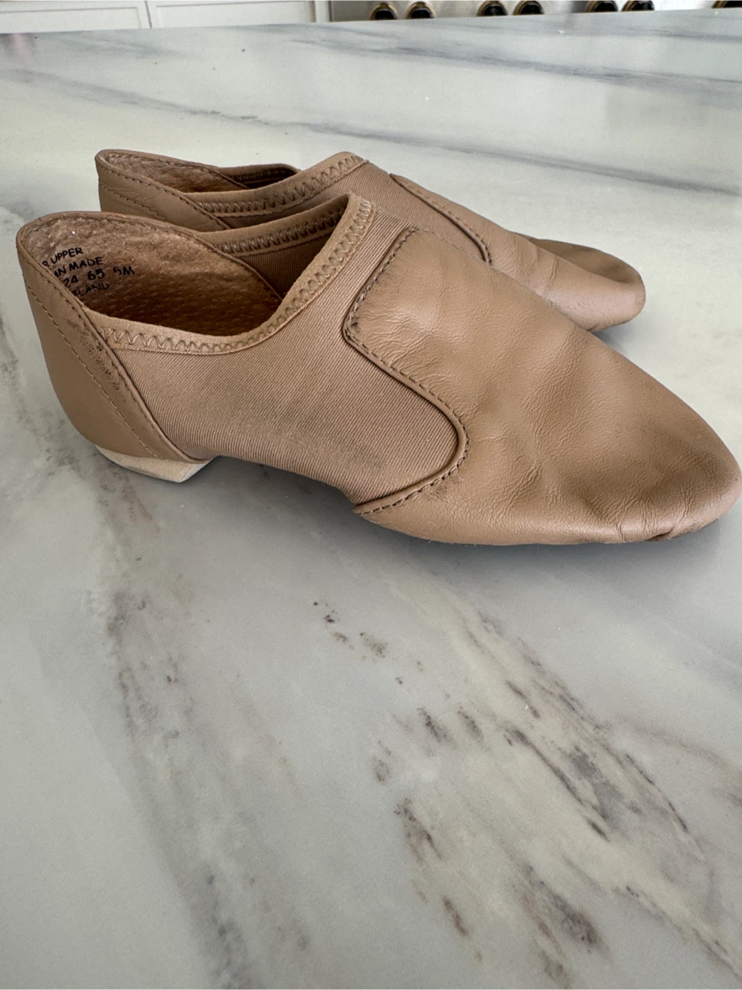 Capezio Leather Kids Tan Jazz Shoes - Size 5M - photo 2