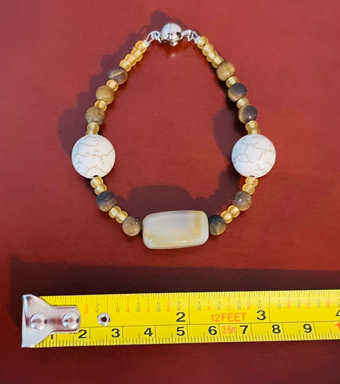 Agate, Howlite and Sandalwood bracelet