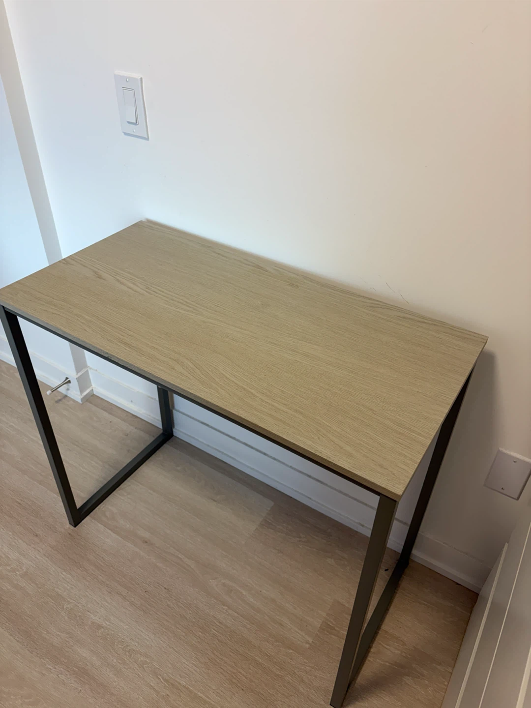 Modern Wood Grain Desk