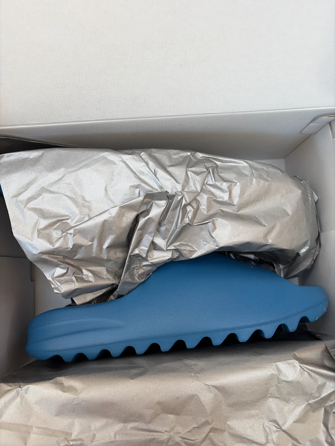 Yeezy Slides size 9 - photo 3