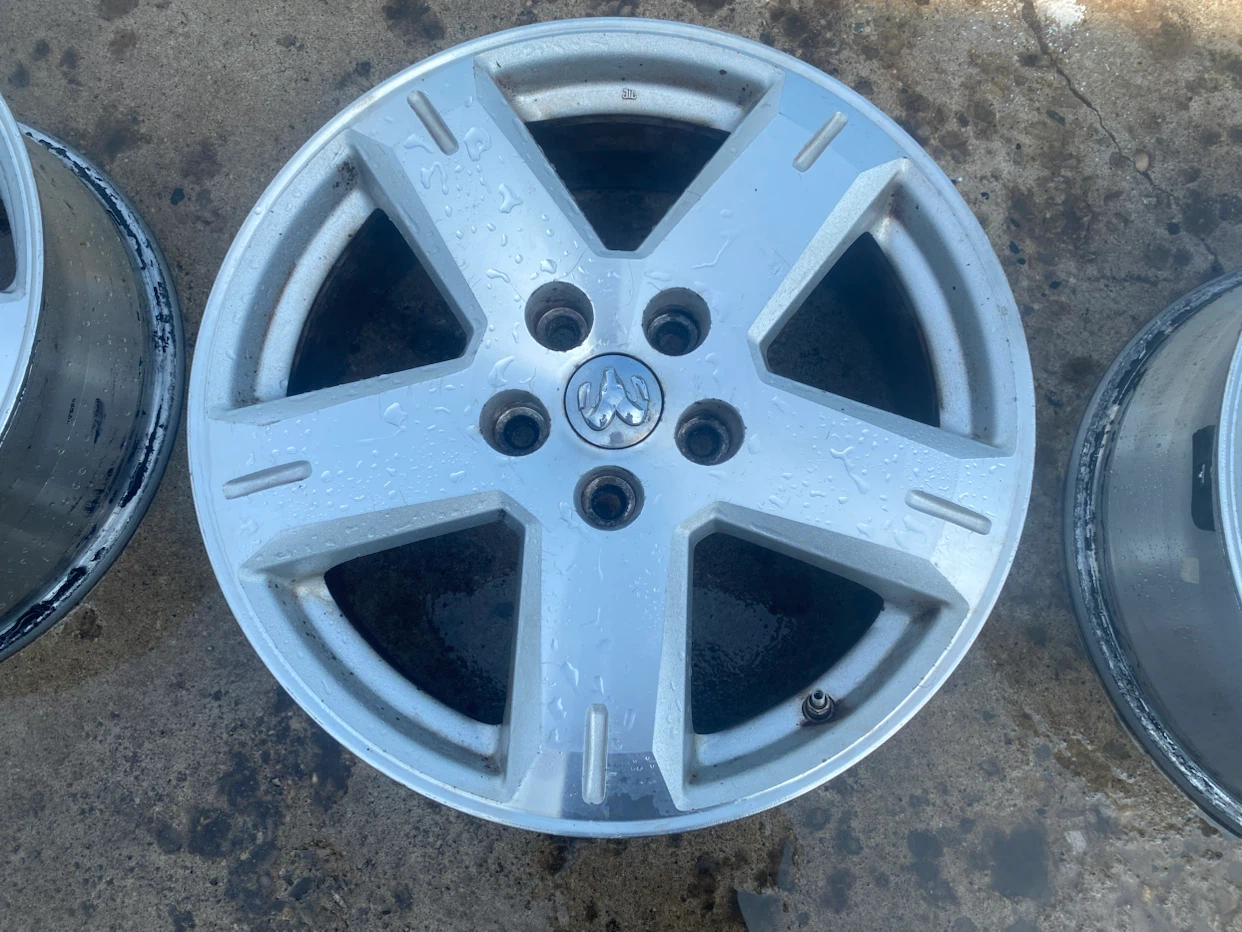 Set of 4 Dodge Alloy Wheels - photo 3