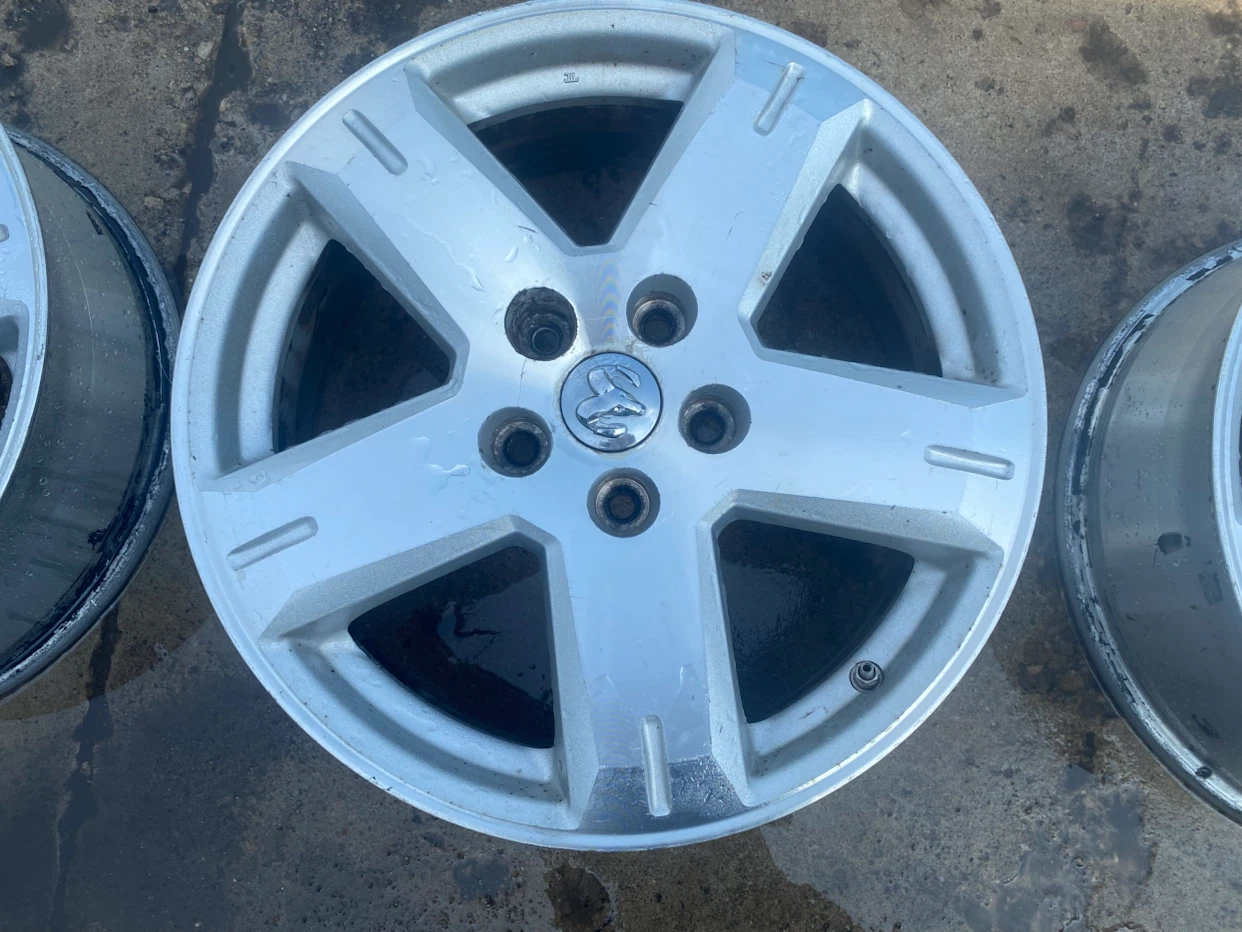 Set of 4 Dodge Alloy Wheels - photo 4